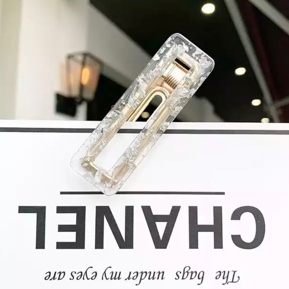 🌫CLEAR🌫 Acrylic Barrettes set of 2 - Picture 4 of 7